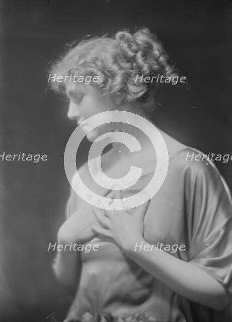 Miss Louise Prussing, portrait photograph, 1918 May 31. Creator: Arnold Genthe.