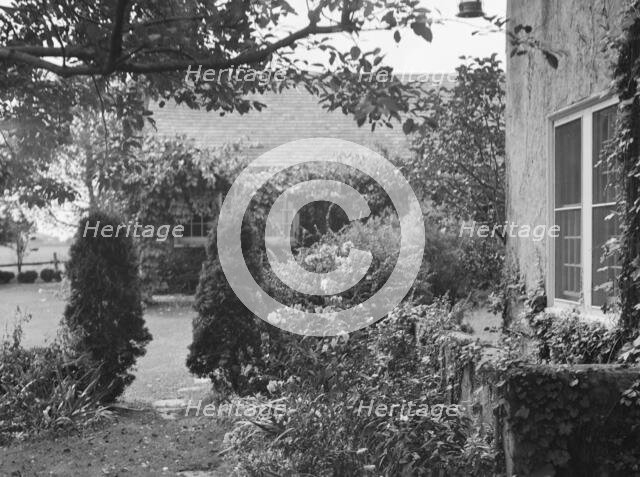 King, Hamilton, Mr., residence and garden, between 1911 and 1934. Creator: Arnold Genthe.