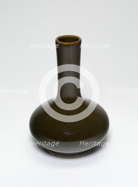 Bottle-Shaped Vase, Qing dynasty (1644-1911), c. 18th century. Creator: Unknown.