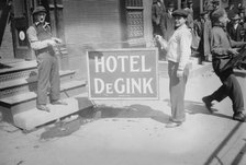 Moving Hotel de Gink, between c1910 and c1915. Creator: Bain News Service.