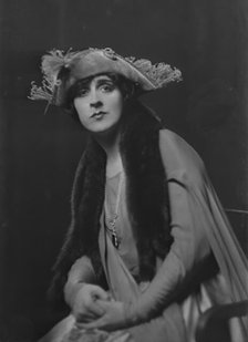 Cowl, Jane, Miss, portrait photograph, 1918 Oct. 14. Creator: Arnold Genthe.