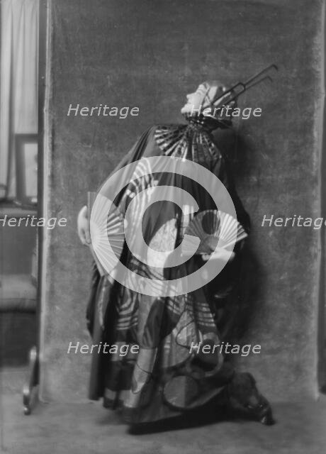 Beyer, Hilda, Miss, 1916 Feb. 29. Creator: Arnold Genthe.