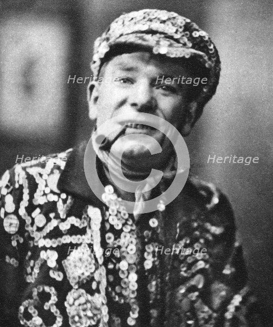 Pearly king, London, 1926-1927. Artist: Hoppe