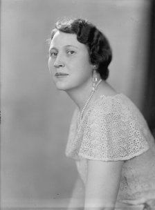 Ross, W. Arthur, Mrs. - Portrait, 1934. Creator: Harris & Ewing.