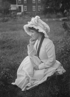 Rainsford, Mrs., seated outdoors, between 1922 and 1924. Creator: Arnold Genthe.