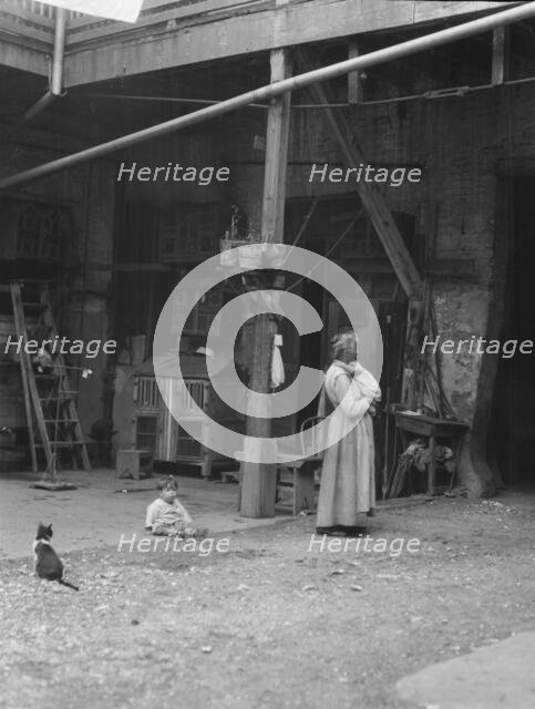 Italian courtyard, New Orleans, between 1920 and 1926. Creator: Arnold Genthe.
