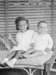 Children of Mrs. Carl Muschenheim, portrait photograph, 1933 Aug. Creator: Arnold Genthe.