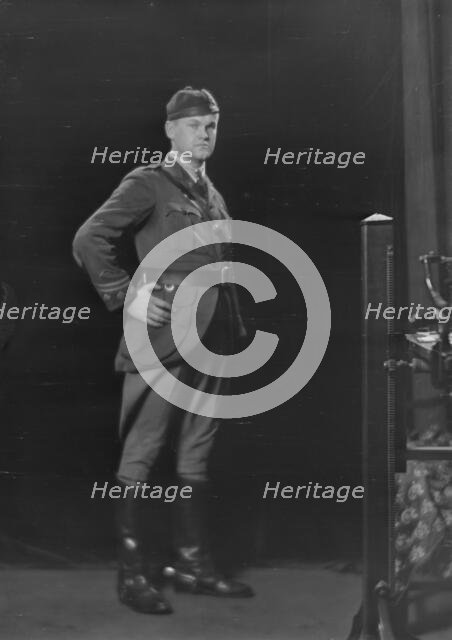Captain Bell, portrait photograph, 1919 May 1. Creator: Arnold Genthe.