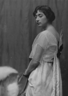 Kushland, May, Miss, portrait photographt, 1913. Creator: Arnold Genthe.