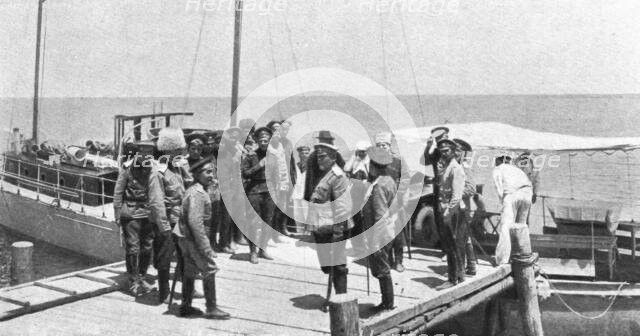 'Aux armees russes d'Asie; Le general Tchernozoubof debarque a Gayder Abad', 1916 Creator: Unknown.