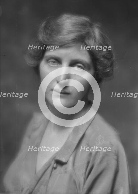 Lansdowne, M.B., Miss, portrait photograph, 1915 Feb. 25. Creator: Arnold Genthe.