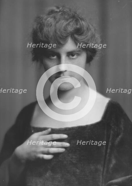 Kleber, Pauline, Miss, portrait photograph, 1916 Mar. Creator: Arnold Genthe.