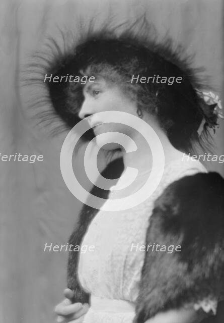 Whitney, Marie, Miss, portrait photograph, 1914 Oct. 12. Creator: Arnold Genthe.