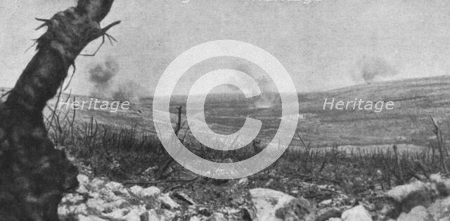 'Autour de Douaumont; la vallee de Vaux et les eclatements de nos 155 sur les pentes..., 1916. Creator: Unknown.