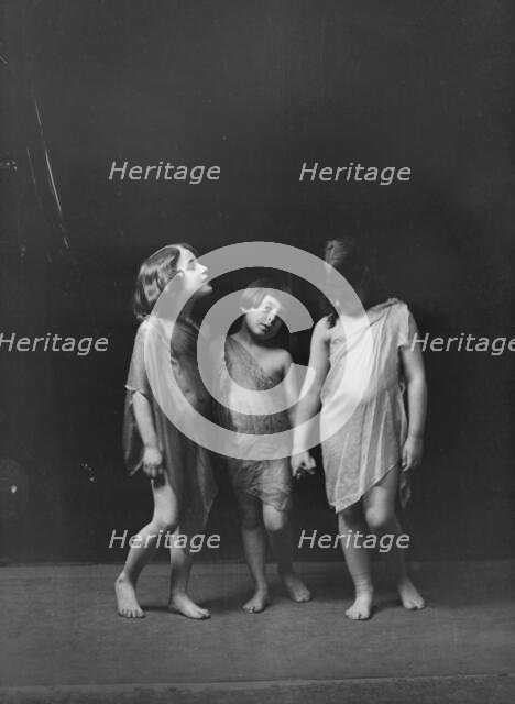 Florence Noyes dancers, between 1915 and 1918. Creator: Arnold Genthe.