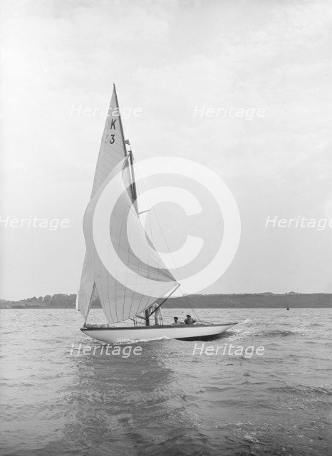 The 7 Metre 'Ancora' (K3) sailing under spinnaker, 1913. Creator: Kirk & Sons of Cowes.