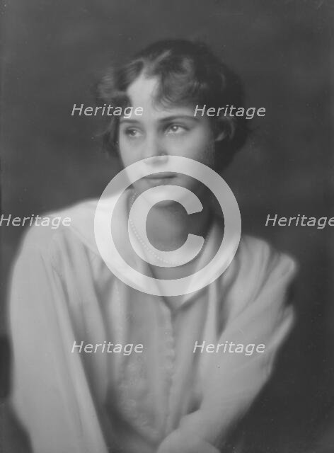 Paul, E., Miss, portrait photograph, 1916 Apr. 3. Creator: Arnold Genthe.