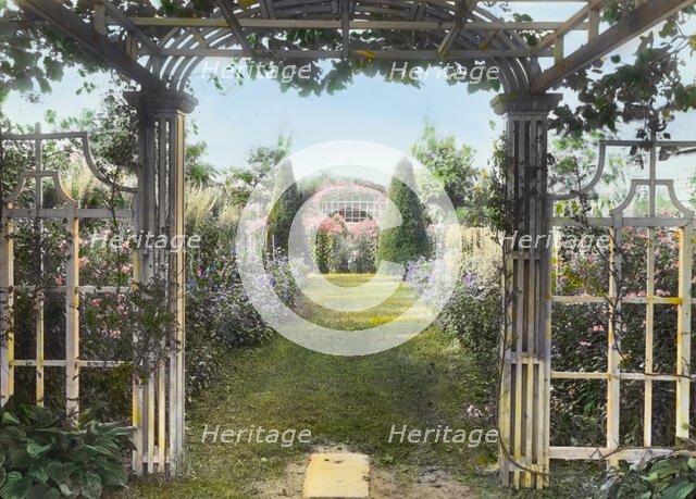 "The Fens," Lorenzo Easton Woodhouse house, Huntting Lane, East Hampton, New York, 1914. Creator: Frances Benjamin Johnston.