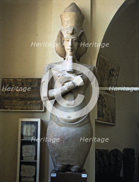 Colossal statue of Akhenaten.