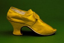 Woman's yellow silk shoe with "louis heel", England, between c.1760 and c.1765. Creator: Unknown.