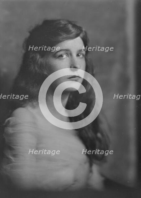 Duvall, Miss, portrait photograph, 1916. Creator: Arnold Genthe.