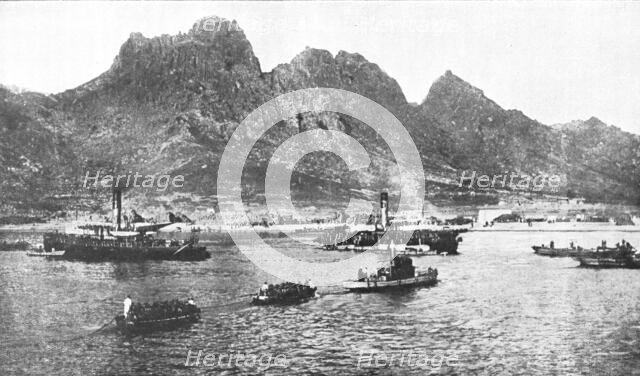 'En Extreme-Orient; D'embarquement de troupes japonaises et britanniques..., 1914 (1924). Creator: Unknown.