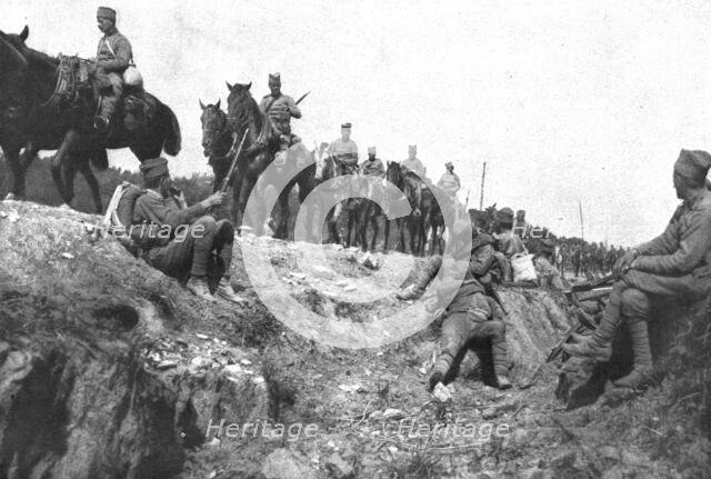 'La resistance Serbe; Troupes serbes, ramenees de la frontiere bulgare, pour e'tre...1915 (1924). Creator: Unknown.