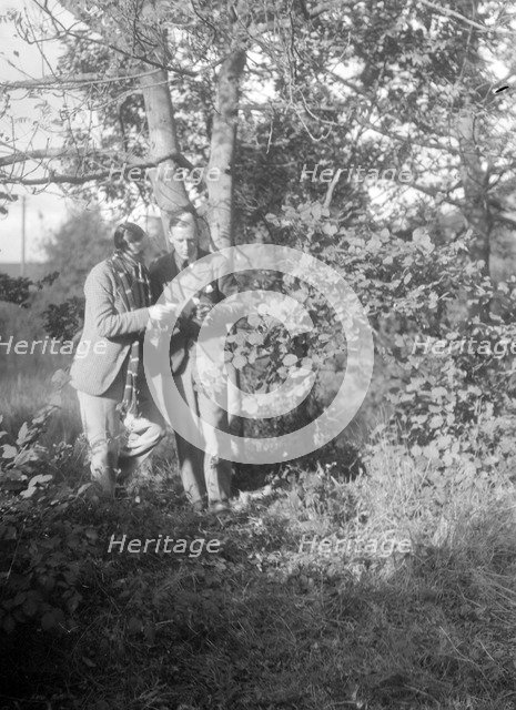 Two participants in the Bugatti Owners Club car treasure hunt, 25 October 1931. Artist: Bill Brunell.