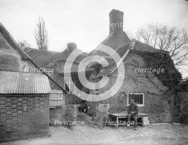 Taylors Farm, Didcot, Oxfordshire, c1860-c1922. Artist: Henry Taunt