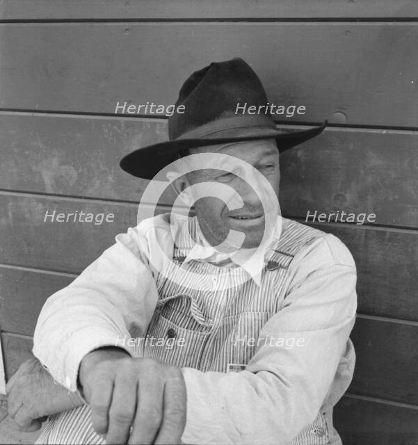 Tulare County, at Farm Security Administration (FSA) camp at Farmersville, California, 1939. Creator: Dorothea Lange.