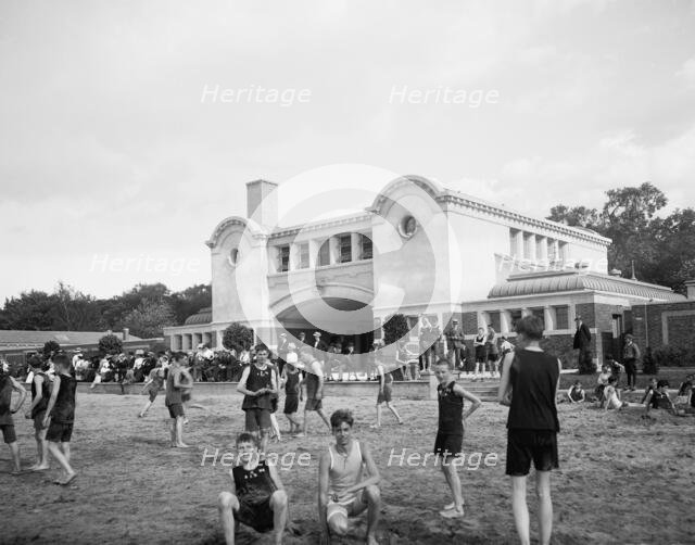 Bath house, Belle Isle [Park], Detroit, Mich., between 1910 and 1920. Creator: Unknown.