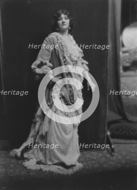 Keane, Doris, Miss, portrait photograph, 1913 Mar. 2. Creator: Arnold Genthe.