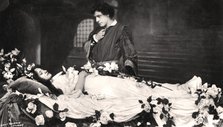 Matheson Lang and Nora Kerin in a scene from Romeo and Juliet, 1908.Artist: Daily Mirror Studios