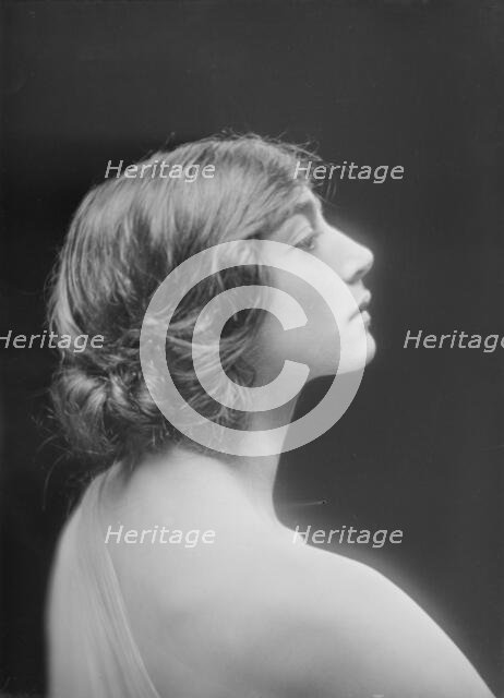 Cowan, Rosamonde, Miss (Rose Rolanda , Mrs. Miguel C.), portrait photograph, 1919 May 24. Creator: Arnold Genthe.