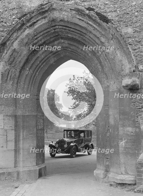 Singer 4-door saloon, St.Albans, Hertfordshire, c1920s-c1930s. Artist: Bill Brunell.