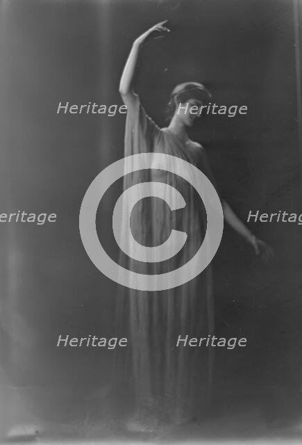 Miss Hines, 1919 Aug. 19. Creator: Arnold Genthe.