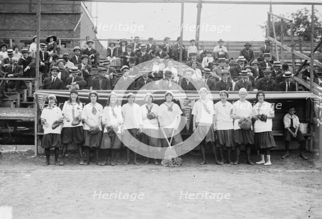 New York Female Giants (baseball), 1913. Creator: Bain News Service.