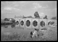 New Bridge, Newbridge, Northmoor, West Oxfordshire, Oxfordshire, 1945-1960. Creator: Margaret F Harker.