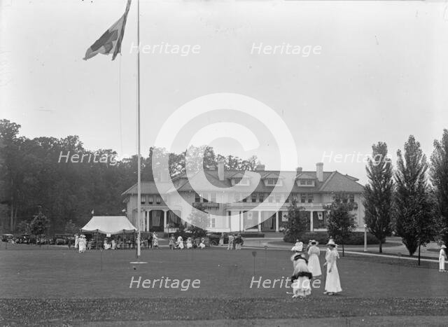 Columbia Country Club, 1917. Creator: Harris & Ewing.