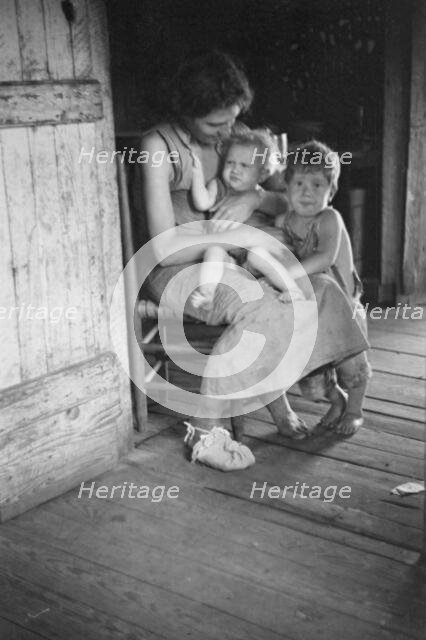 Lily Rogers Fields and children. Hale County, Alabama, 1936. Creator: Walker Evans.