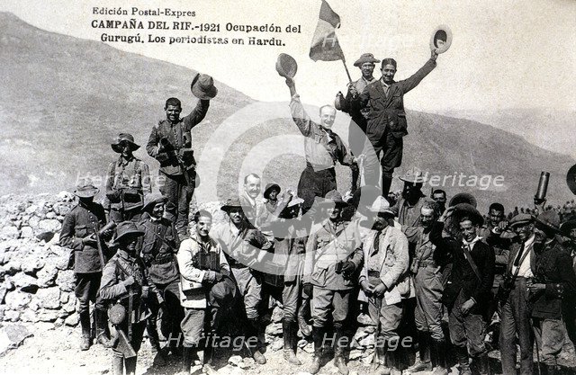 Reconquest of the Gurugu during the Morocco campaign in 1921, a group of war journalists after th…