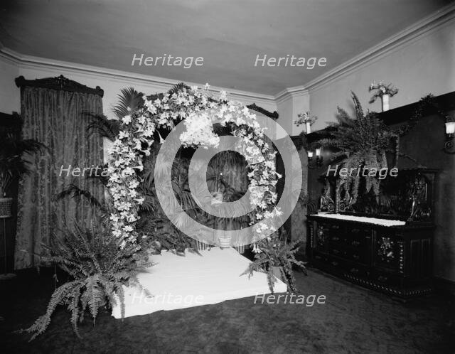 Wedding decorations at Hotel Cadillac, Detroit, Mich., between 1900 and 1905. Creator: Unknown.
