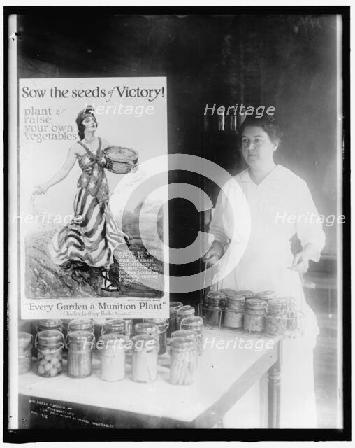 Mrs. Frank P. Brown, Cincinnati, Ohio - 1st prize winner..., between 1910 and 1920. Creator: Harris & Ewing.