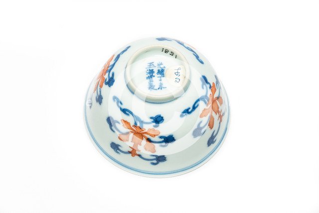 Blue and white cup with red enamel, 1908. Artist: Unknown.