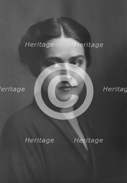 Unidentified woman, possibly Miss Viola Page, portrait photograph, (1916?). Creator: Arnold Genthe.