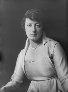 Miss Rena Maitland, portrait photograph, 1918 Dec. 5. Creator: Arnold Genthe.