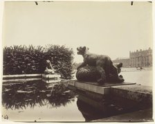 Versailles, Fontaine du Point du Jour, (Tigre Terrassant un Ours par Houzeau), 1903. Creator: Eugene Atget.