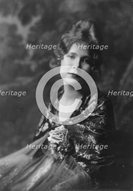 Ormond, Maria, Miss, portrait photograph, 1917 Oct. or Nov. Creator: Arnold Genthe.