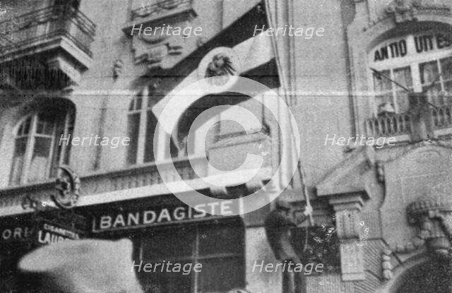 'Deux incidents en Suise; Trois Instantanes de l'incident du drapeau Allemand...', 1916. Creator: Unknown.