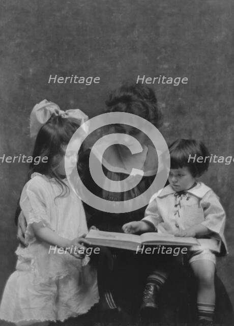 Baronda, Mrs., and children, portrait photograph, 1917 July 5. Creator: Arnold Genthe.